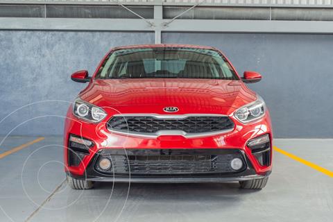 foto Kia Forte Sedán 2.0L LX usado (2020) color Rojo precio $298,000