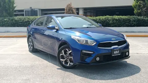 Kia Forte Sedan LX usado (2020) color Azul Marino precio $250,000