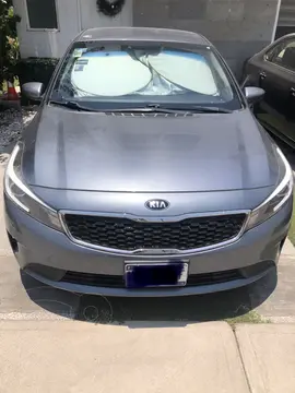 Kia Forte Sedan 2.0L LX usado (2018) color Gris precio $190,000