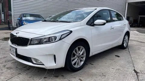 Kia Forte Sedan LX Aut usado (2018) color Blanco precio $219,000