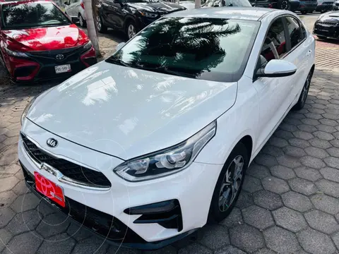 Kia Forte Sedan EX Aut usado (2020) color Blanco precio $257,000
