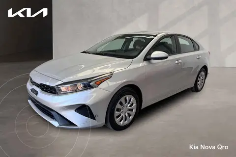 Kia Forte Sedan 2.0L LX Aut usado (2022) color Plata precio $309,000