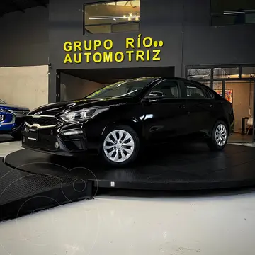 Kia Forte Sedan L usado (2019) color Negro precio $215,000