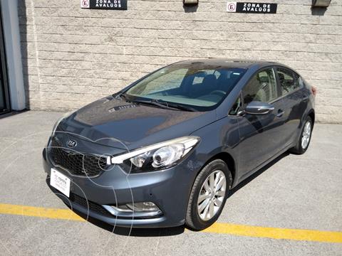 foto Kia Forte Sedán EX usado (2016) color Azul precio $180,000