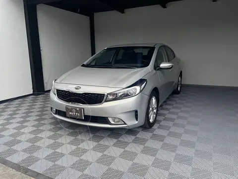 Kia Forte Sedan EX usado (2018) color plateado precio $189,000