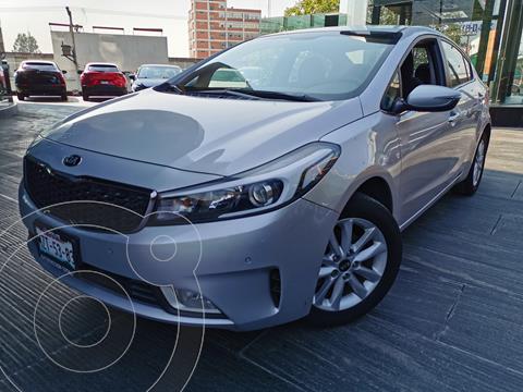 Kia Forte Sedan EX Aut usado (2017) color Plata financiado en mensualidades(enganche $68,250 mensualidades desde $4,900)
