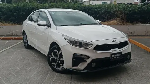 Kia Forte Sedan LX usado (2020) color Blanco financiado en mensualidades(enganche $56,954 mensualidades desde $6,553)