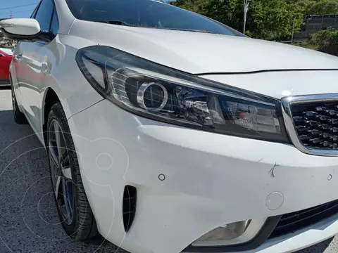 Kia Forte Sedan SX Aut usado (2017) color Blanco financiado en mensualidades(enganche $48,400 mensualidades desde $5,887)