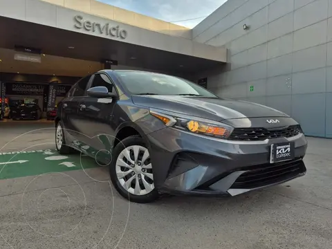 Kia Forte Sedan 2.0L LX Aut usado (2022) color Gris precio $247,000