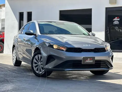 Kia Forte Sedan L Aut usado (2022) color Gris precio $338,000