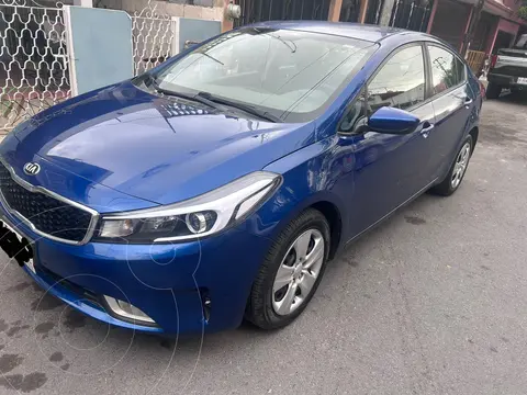 Kia Forte Sedan 2.0L LX usado (2017) color Azul precio $150,000