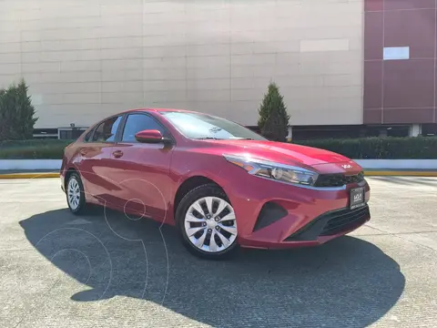 Kia Forte Sedan 2.0L LX usado (2022) color Rojo precio $289,800