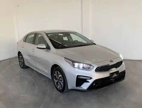 Kia Forte Sedan EX Aut usado (2019) color plateado financiado en mensualidades(enganche $72,294 mensualidades desde $5,574)