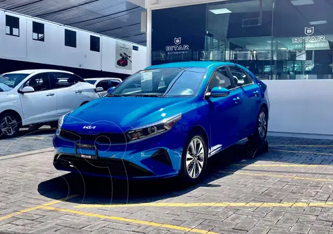 foto Kia Forte Sedán LX Aut usado (2022) color Azul precio $339,900