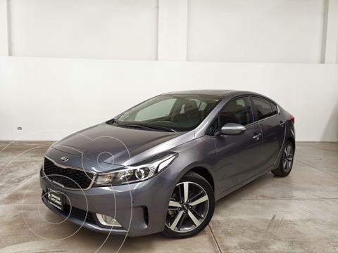 foto Kia Forte Sedán 2.0L LX usado (2018) color Gris precio $280,000