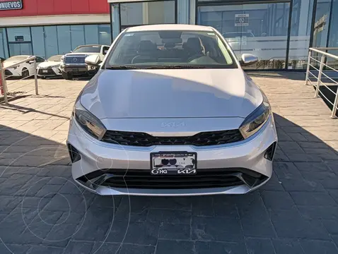 Kia Forte Sedan 2.0L EX Aut usado (2022) color plateado precio $315,000