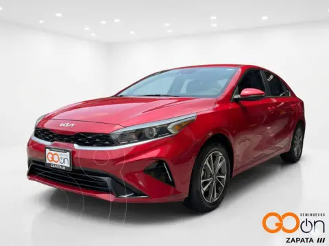 Kia Forte Sedan LX usado (2022) color KIA FIERY RED precio $280,000
