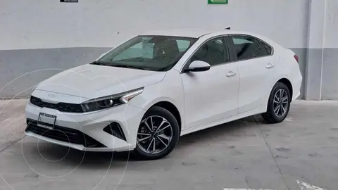 foto Kia Forte Sedán 2.0L EX Aut usado (2022) color Blanco precio $379,000