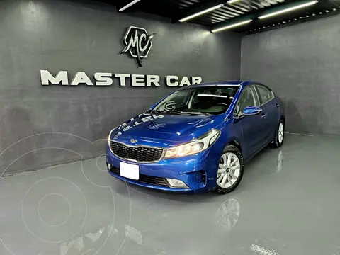 Kia Forte Sedan EX Aut usado (2018) color Azul precio $218,000