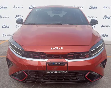 foto Kia Forte Sedán 1.6L GT Aut usado (2023) color Naranja precio $395,000