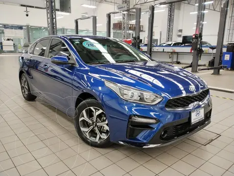 Kia Forte Sedan EX Aut usado (2021) color Azul precio $365,000