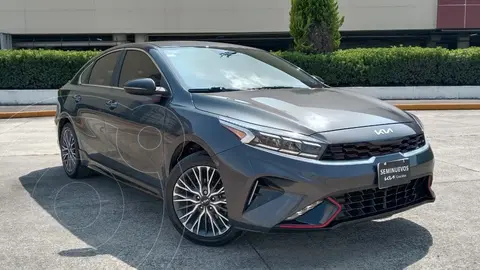 Kia Forte Sedan 2.0L GT Line Aut usado (2023) color Gris precio $399,800