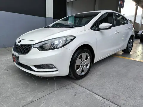 Kia Forte Sedan LX Aut usado (2016) color Blanco precio $175,000