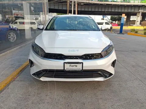 Kia Forte Sedan EX Aut usado (2022) color Blanco precio $409,000