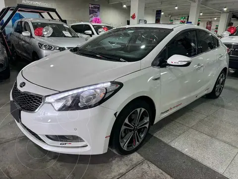 Kia Forte Sedan SX Aut usado (2016) color Blanco precio $230,000