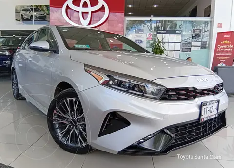 Kia Forte Sedan 2.0L GT Line Aut usado (2023) color plateado financiado en mensualidades(enganche $160,930 mensualidades desde $6,914)