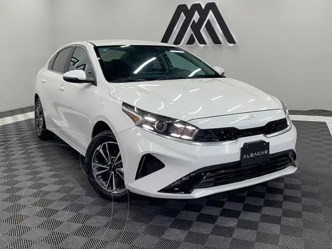 Kia Forte Sedan 2.0L EX Aut usado (2023) color Blanco precio $349,999