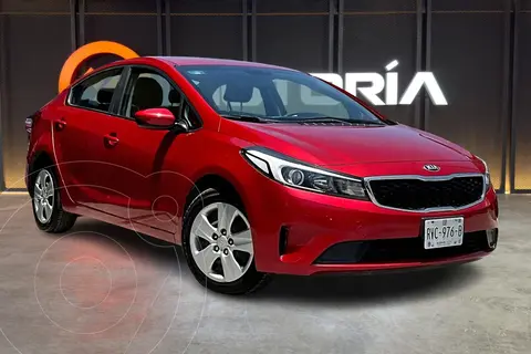 Kia Forte Sedan LX usado (2017) color Rojo precio $195,800