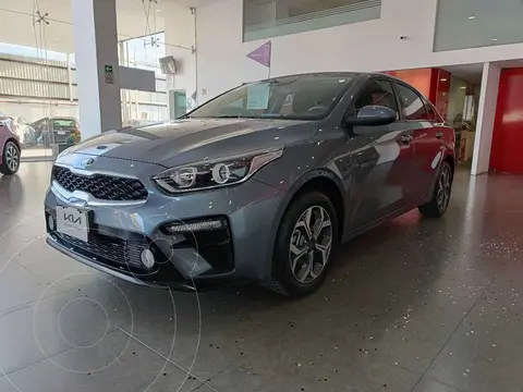 Kia Forte Sedan LX Aut usado (2019) color Gris precio $240,000