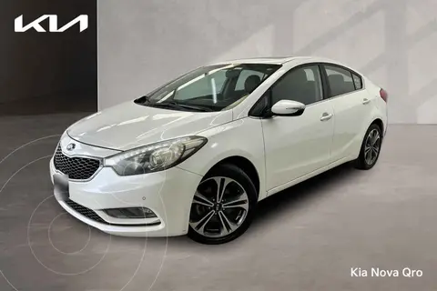 Kia Forte Sedan SX Aut usado (2016) color Blanco precio $259,000