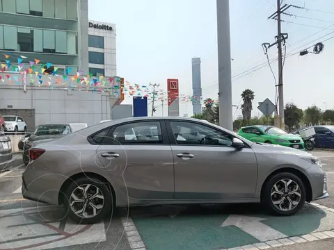 Kia Forte Sedan LX Aut usado (2021) color Gris financiado en mensualidades(enganche $99,396 mensualidades desde $5,343)