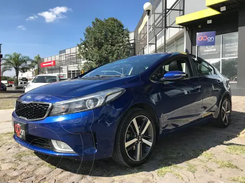 Kia Forte Sedan SX Aut usado (2017) color Azul Marino precio $175,000