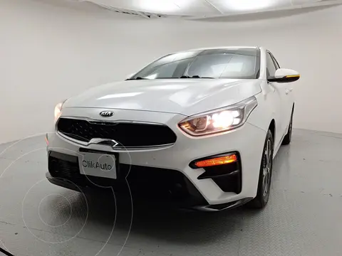foto Kia Forte Sedán EX Aut usado (2021) color Blanco precio $290,900