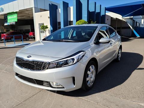 Kia Forte Sedan LX Aut usado (2017) color Plata precio $195,000