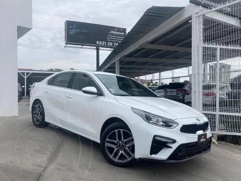 Kia Forte Sedan GT Line Aut usado (2019) color Blanco Perla precio $338,000