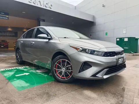 Kia Forte Sedan 2.0L LX usado (2022) color Gris precio $283,000