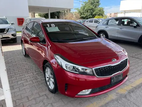 foto Kia Forte Sedán LX usado (2018) color Rojo precio $235,000
