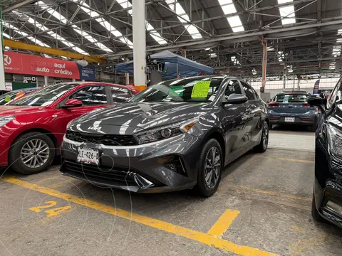 Kia Forte Sedan 2.0L LX usado (2023) color Gris financiado en mensualidades(enganche $78,700 mensualidades desde $7,100)