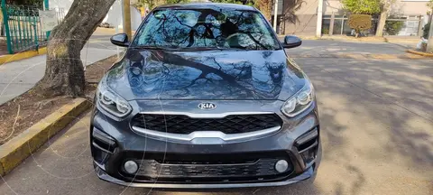 Kia Forte Sedan 2.0L LX Aut usado (2019) color Gris precio $240,000