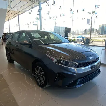 Kia Forte Sedan EX IVT usado (2023) color Gris Gravedad precio $348,000