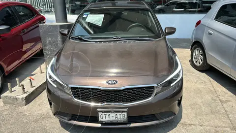 Kia Forte Sedan L usado (2018) color Cafe financiado en mensualidades(enganche $79,303 mensualidades desde $5,641)