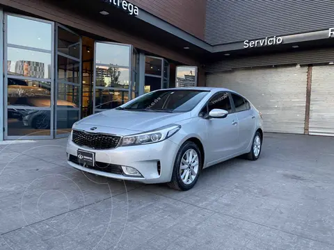 Kia Forte Sedan EX Aut usado (2018) color Plata precio $239,000