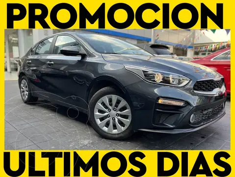 foto Kia Forte Sedán GT Line usado (2021) color Gris precio $262,000