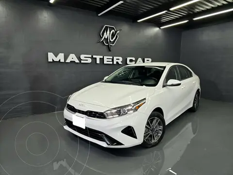 Kia Forte Sedan EX Aut usado (2022) color Blanco Perla precio $339,000