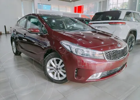 Kia Forte Sedan EX usado (2018) color Rojo precio $214,700