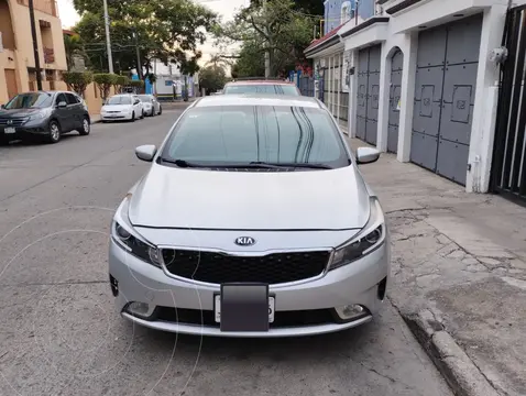 Kia Forte Sedan L Aut usado (2017) color Plata precio $212,000